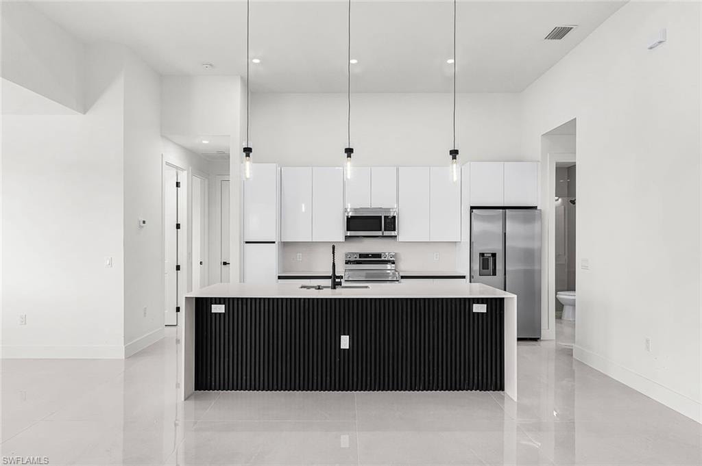 1900 NW Embers TER photo 9