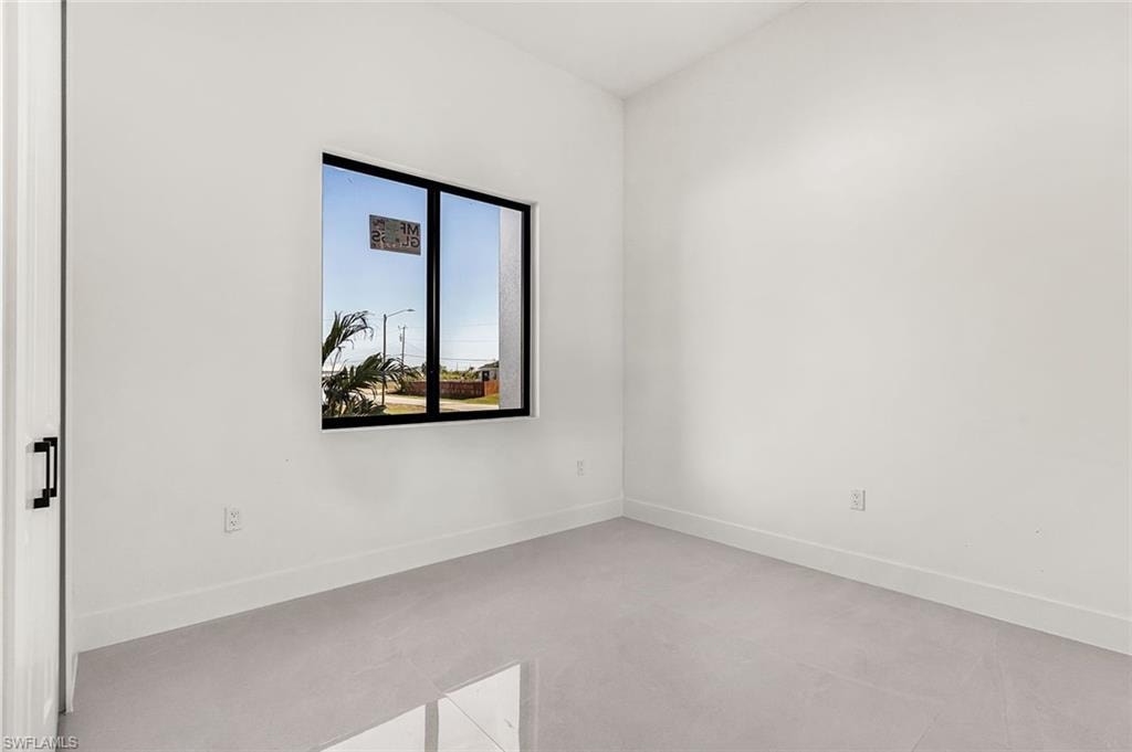 1900 NW Embers TER photo 18