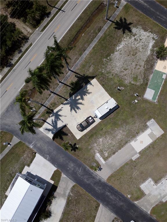 106 Maple LN