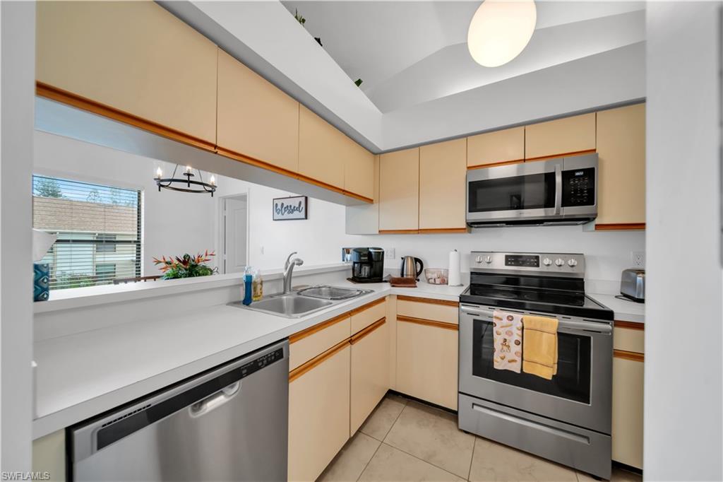 13211 Whitehaven LN 1505 photo 24