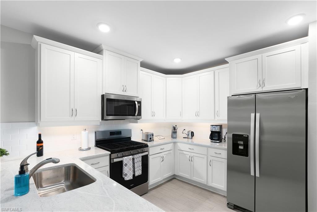 44442 Palm Frond DR photo 9