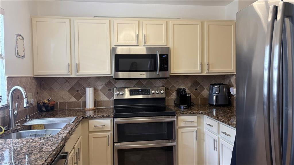 9064 Gervais CIR 105 photo 13