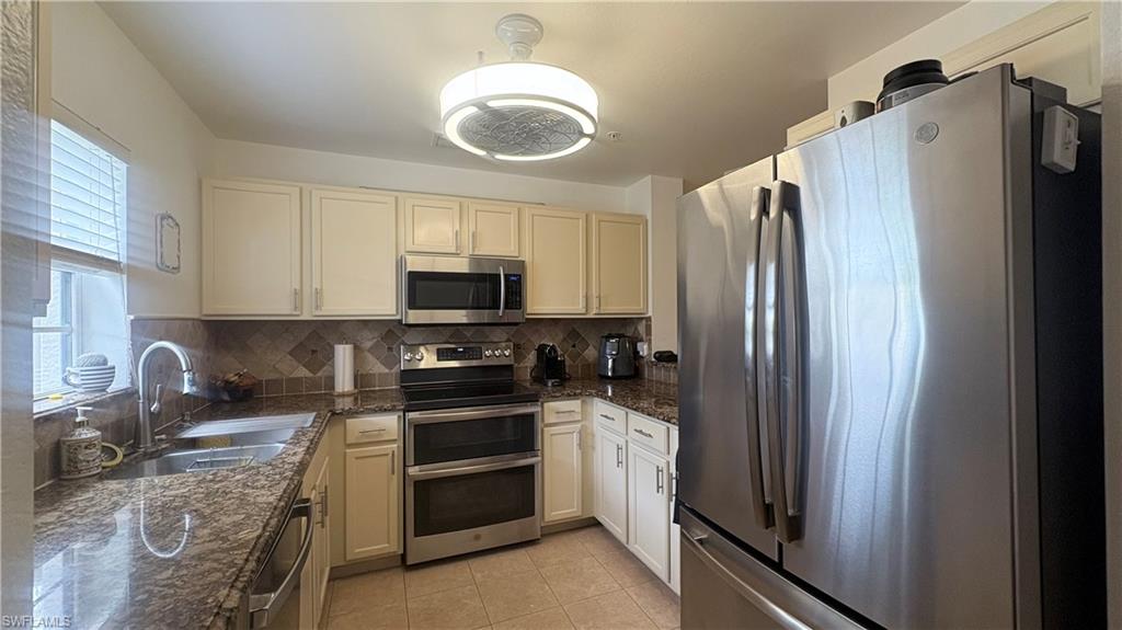 9064 Gervais CIR 105 photo 14