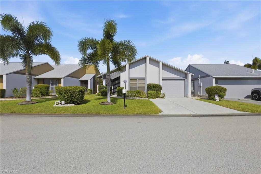 9753 Maplecrest CIR photo 6