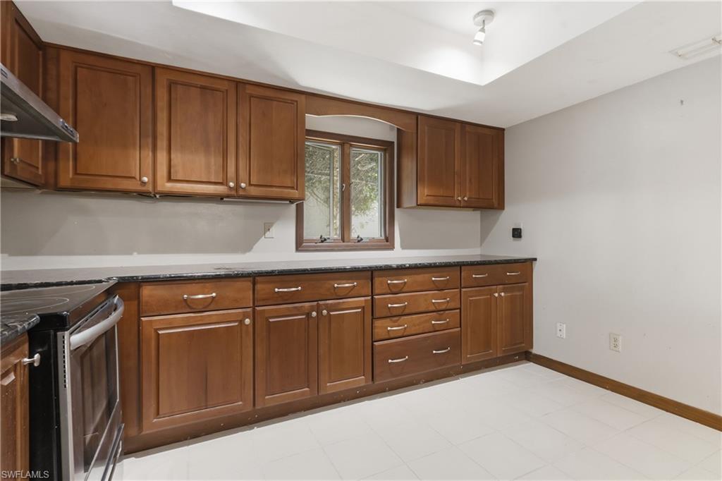 9753 Maplecrest CIR photo 13