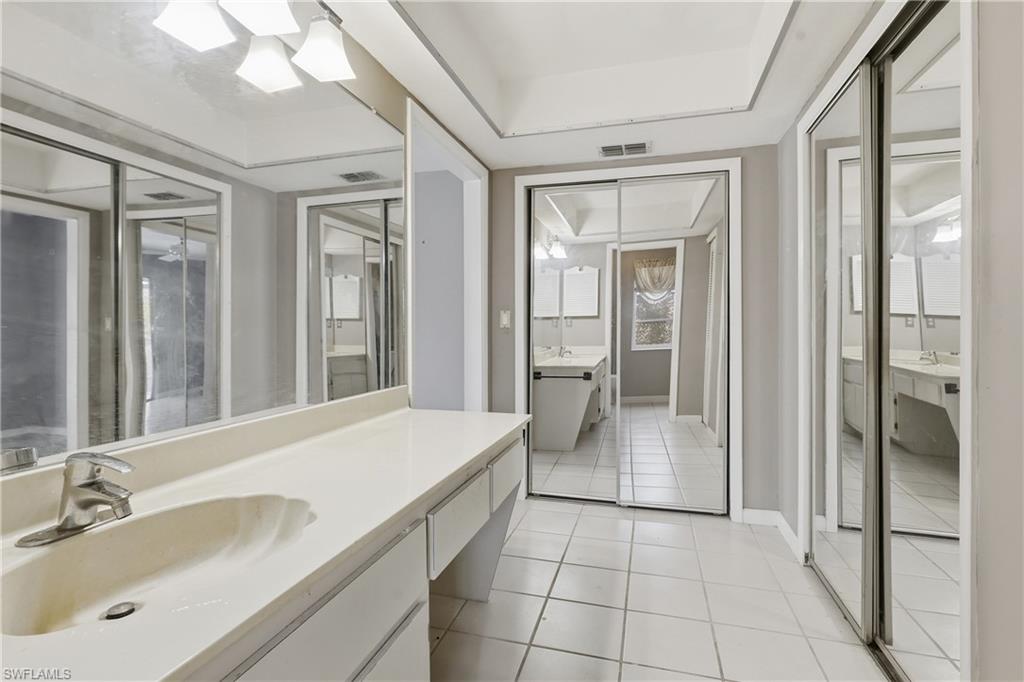 9753 Maplecrest CIR photo 17