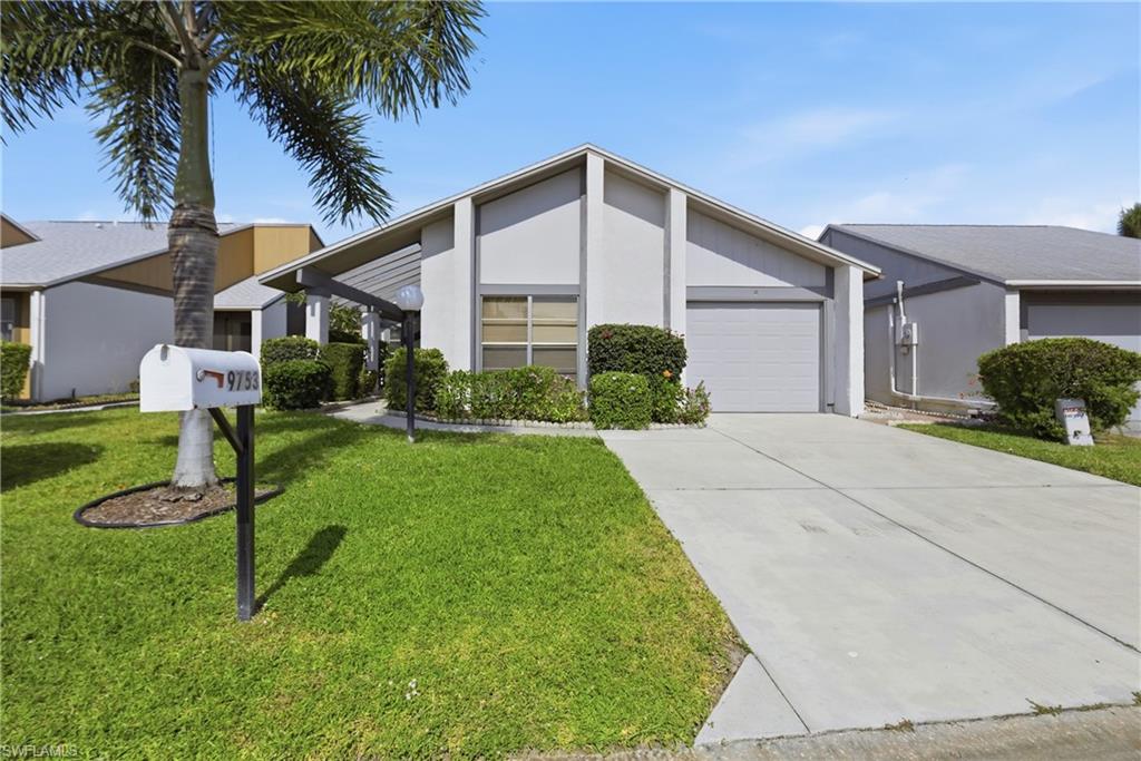 9753 Maplecrest CIR