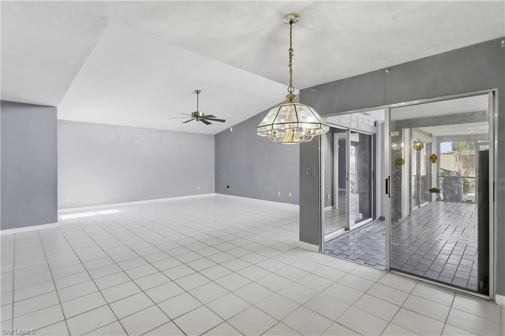 9753 Maplecrest CIR