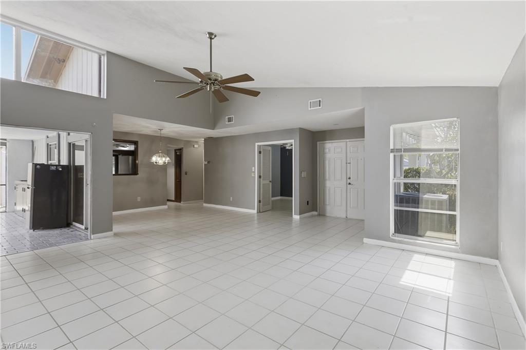 9753 Maplecrest CIR photo 10