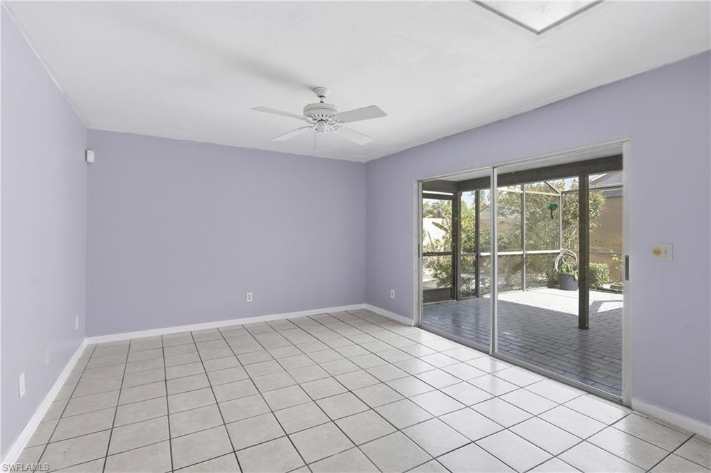 9753 Maplecrest CIR photo 15