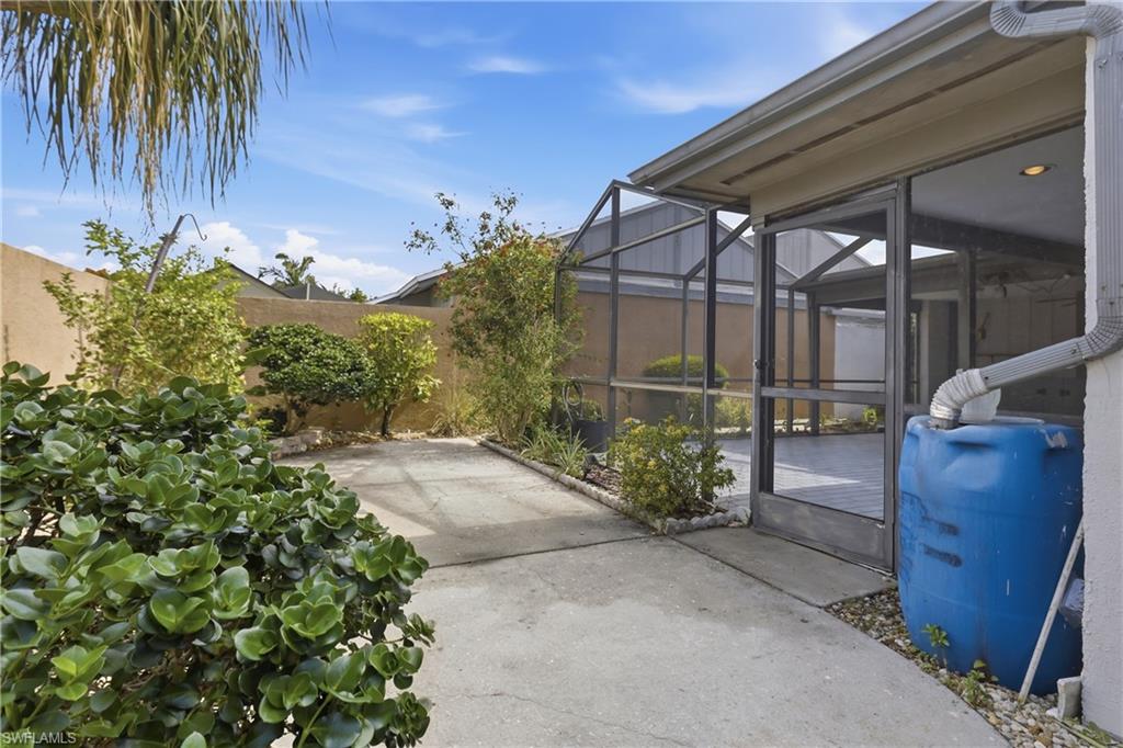 9753 Maplecrest CIR photo 29