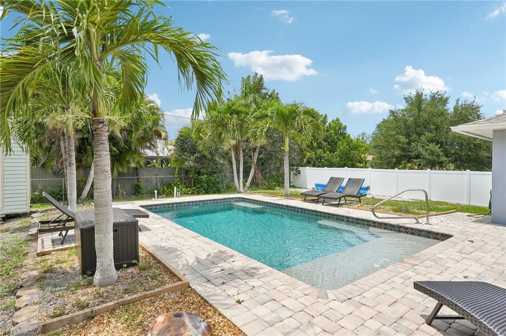 808 SW 14th PL photo 24