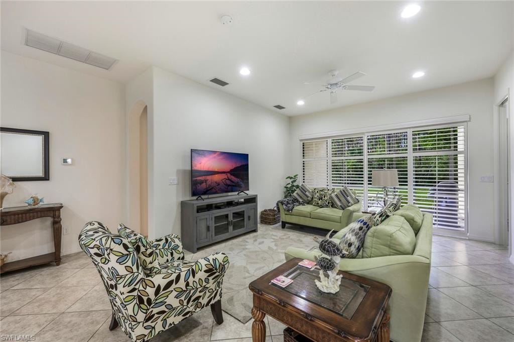 11072 Esteban DR