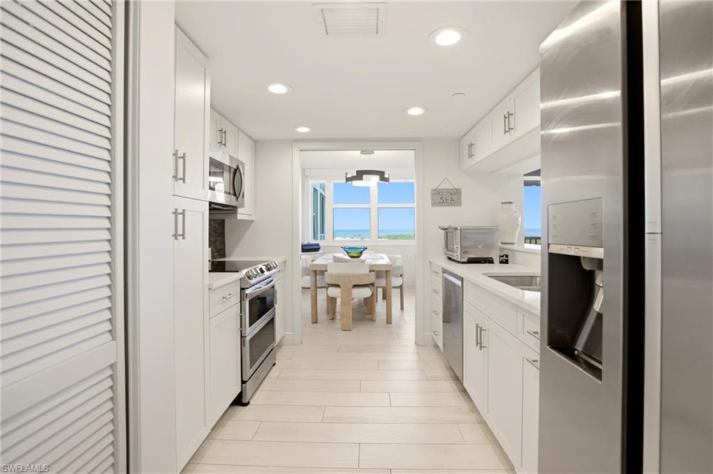 5550 Heron Point DR 503 photo 6