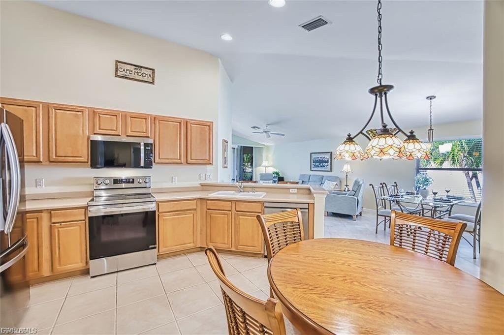 10135 Colonial Country Club BLVD 1202 photo 6