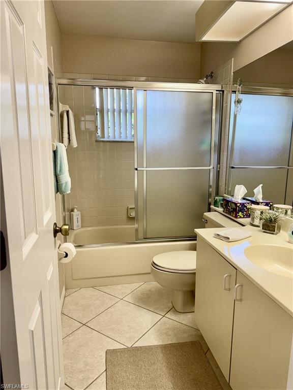 Guest bath with tub and shower