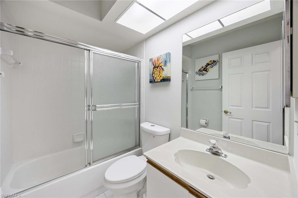 2nd Bathroom with shower/tub combination