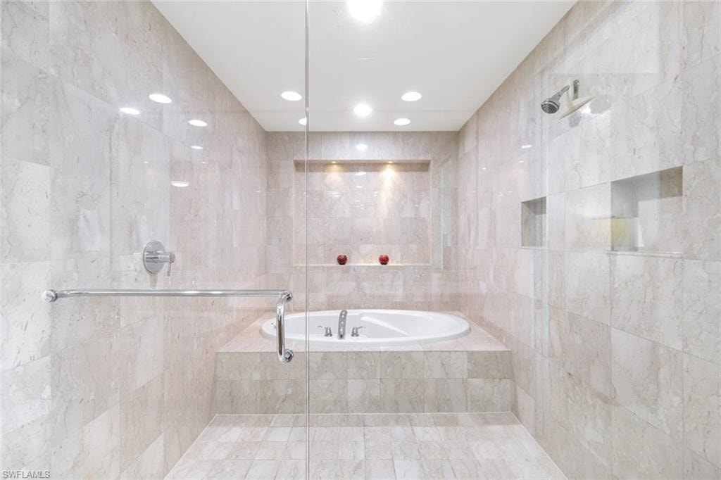 265 Indies WAY 904 photo 12