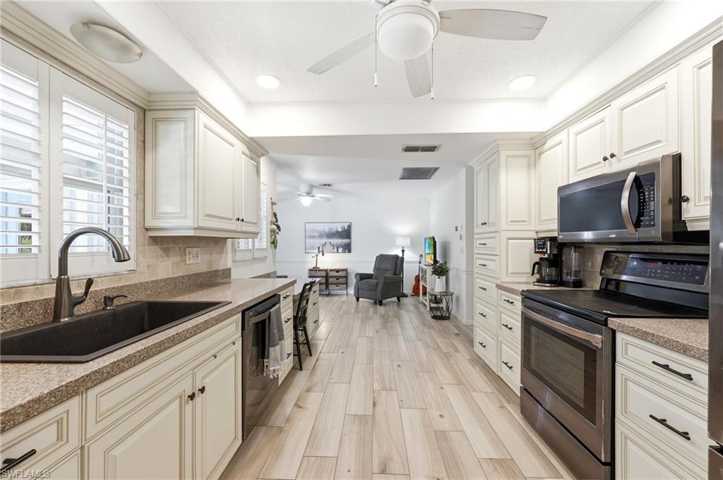 Huge kitchen sink for lots of dishes