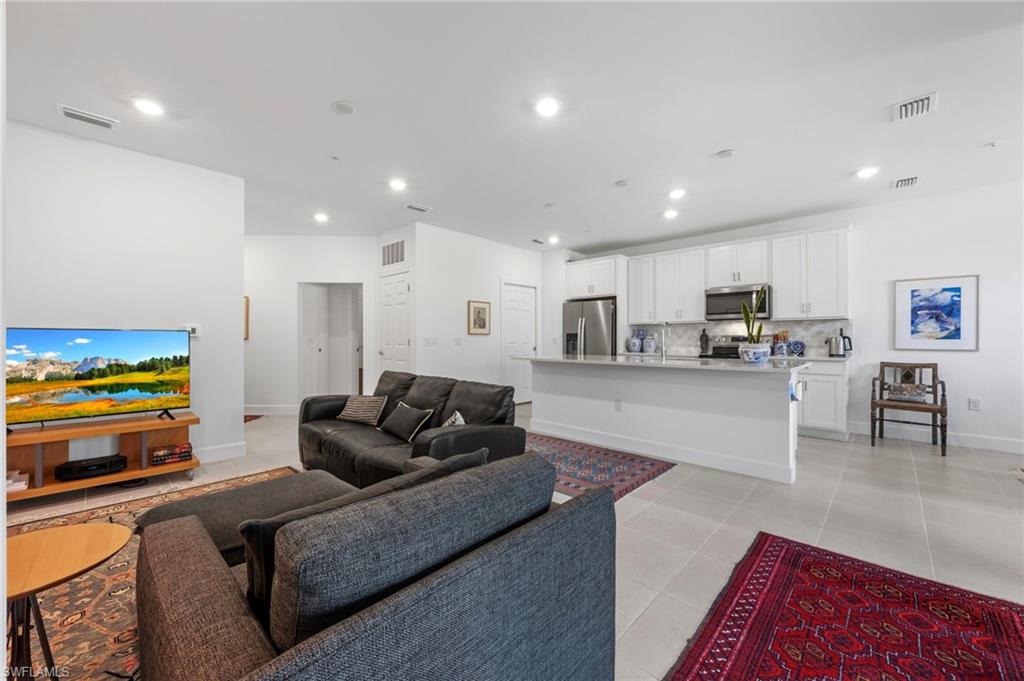 5689 Mayflower WAY 1003 photo 6