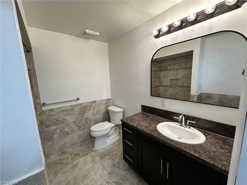 4266 Island CIR B photo 8