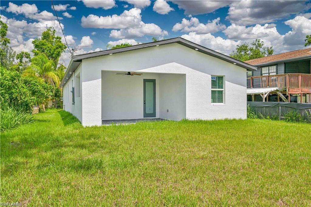 2223 Carver AVE