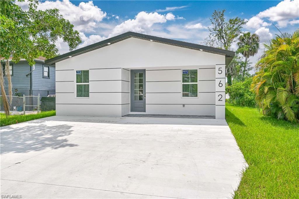 2223 Carver AVE