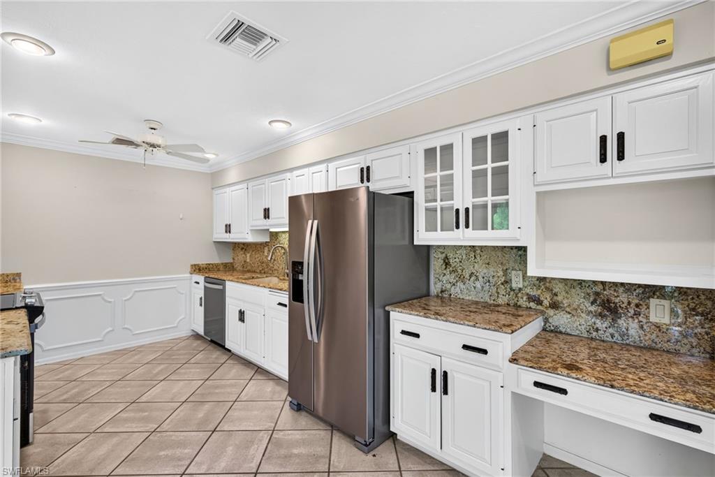 200 Wyndemere WAY B402 photo 15