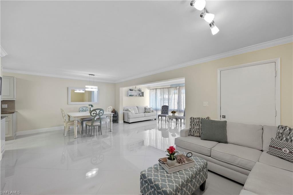 2100 Gulf Shore BLVD N 212 photo 17