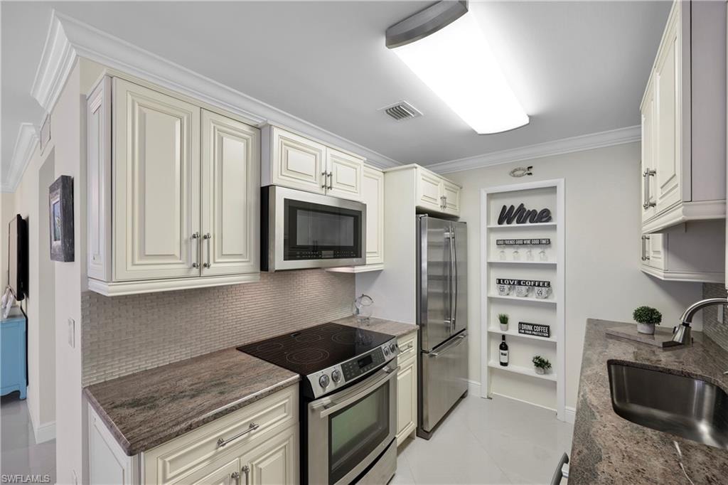 2100 Gulf Shore BLVD N 212 photo 16