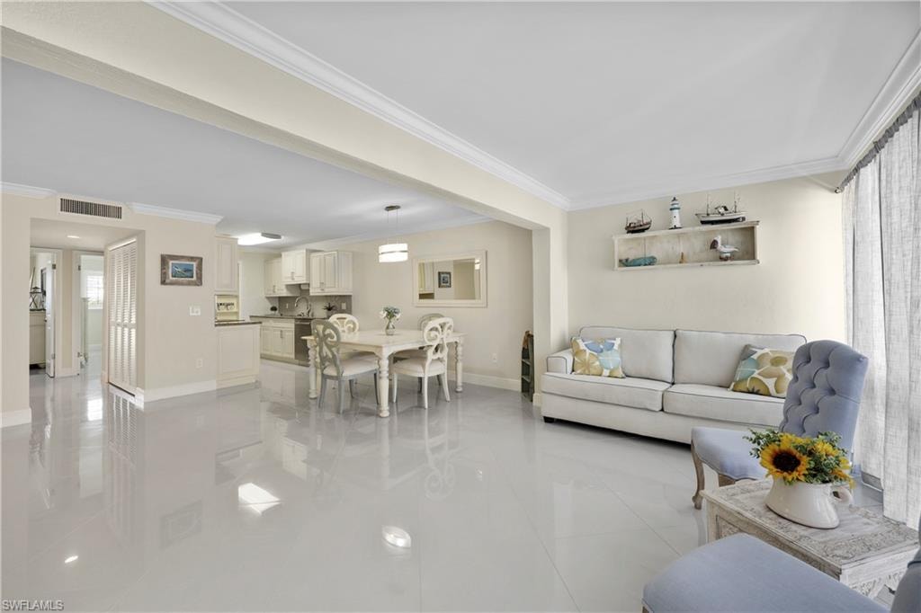2100 Gulf Shore BLVD N 212 photo 7