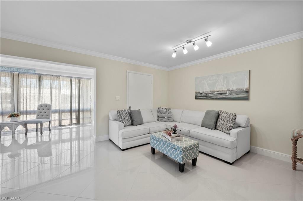 2100 Gulf Shore BLVD N 212 photo 10