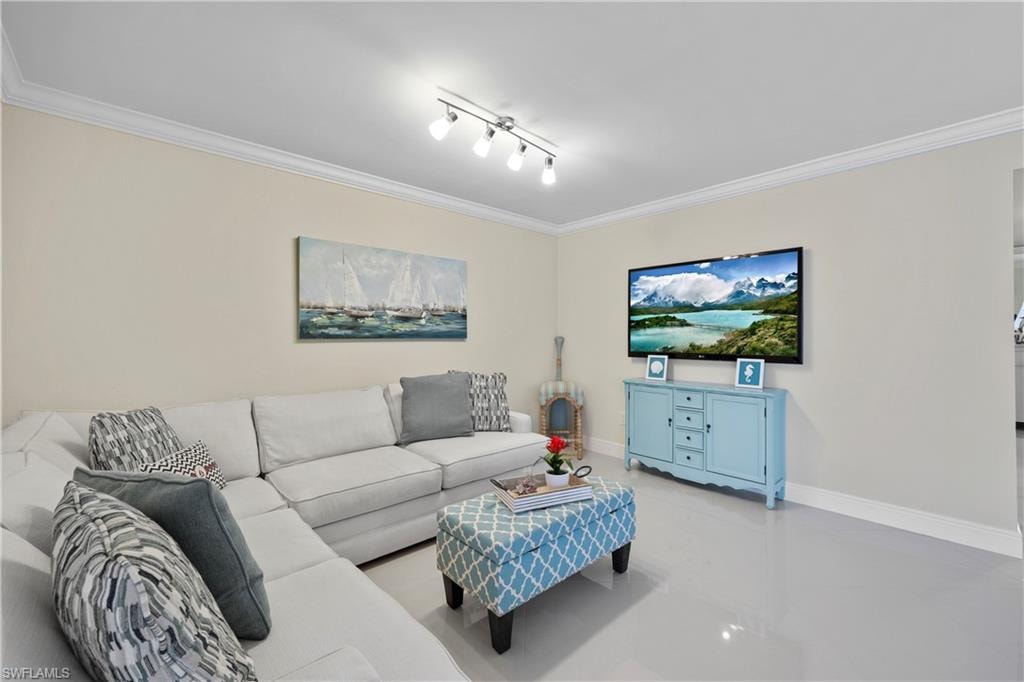 2100 Gulf Shore BLVD N 212 photo 8