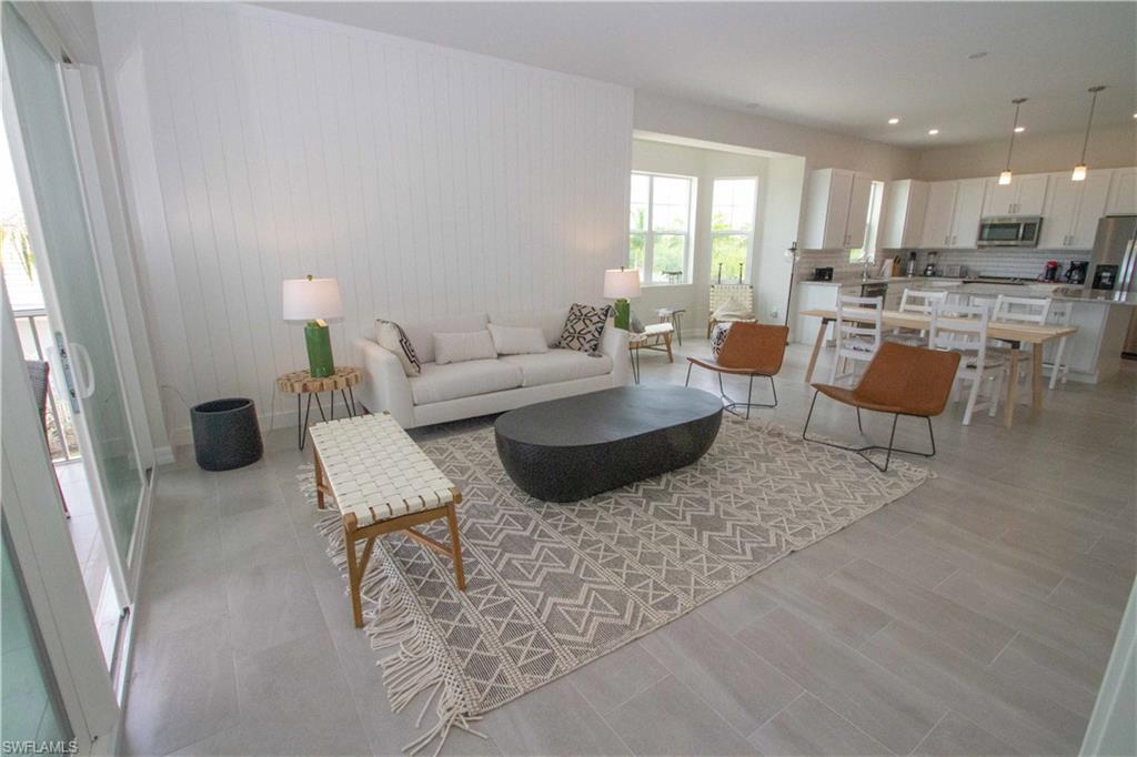 163 Indies DR E 106