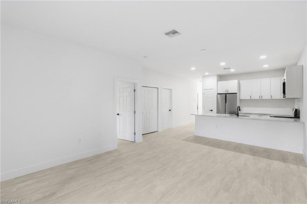 2220 Kenneth AVE S photo 6