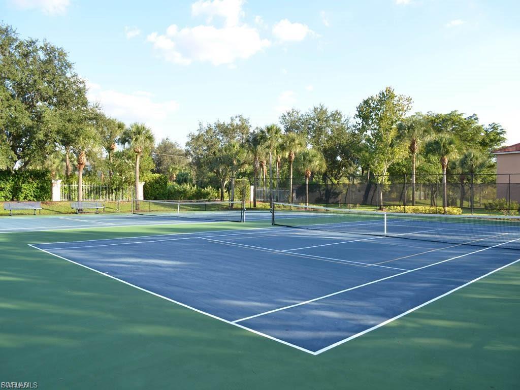 Tennis / pickleball courts