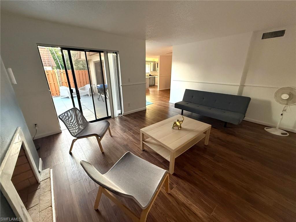 1406 Park Shore CIR 3