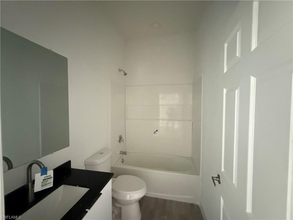 332/334 Gilbert AVE S photo 10