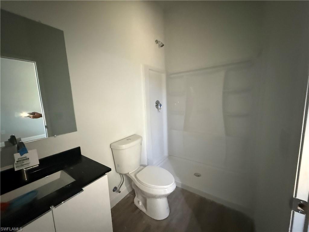 332/334 Gilbert AVE S photo 8