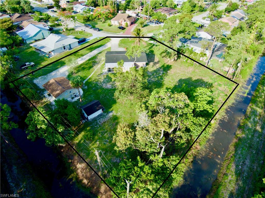 Space for garden / vehicles / storage . Private and quiet with Canal and Preserve on entire back of property .
