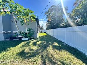 209 SE 26th TER photo 8