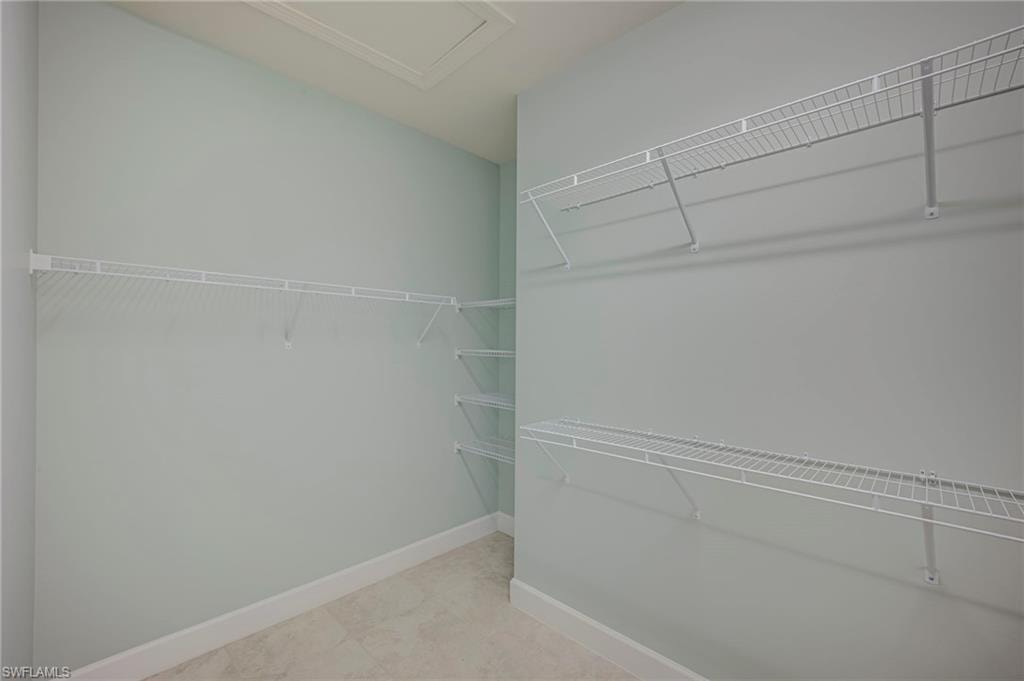 Master Walk-In