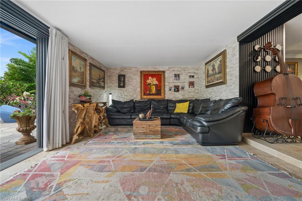 38 Willoughby DR photo 32
