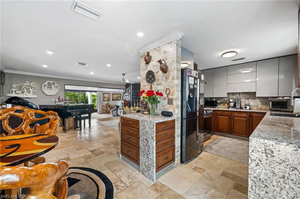 38 Willoughby DR photo 37
