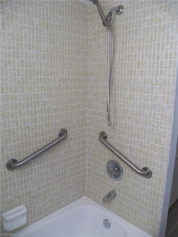 Guest bath shower & tub