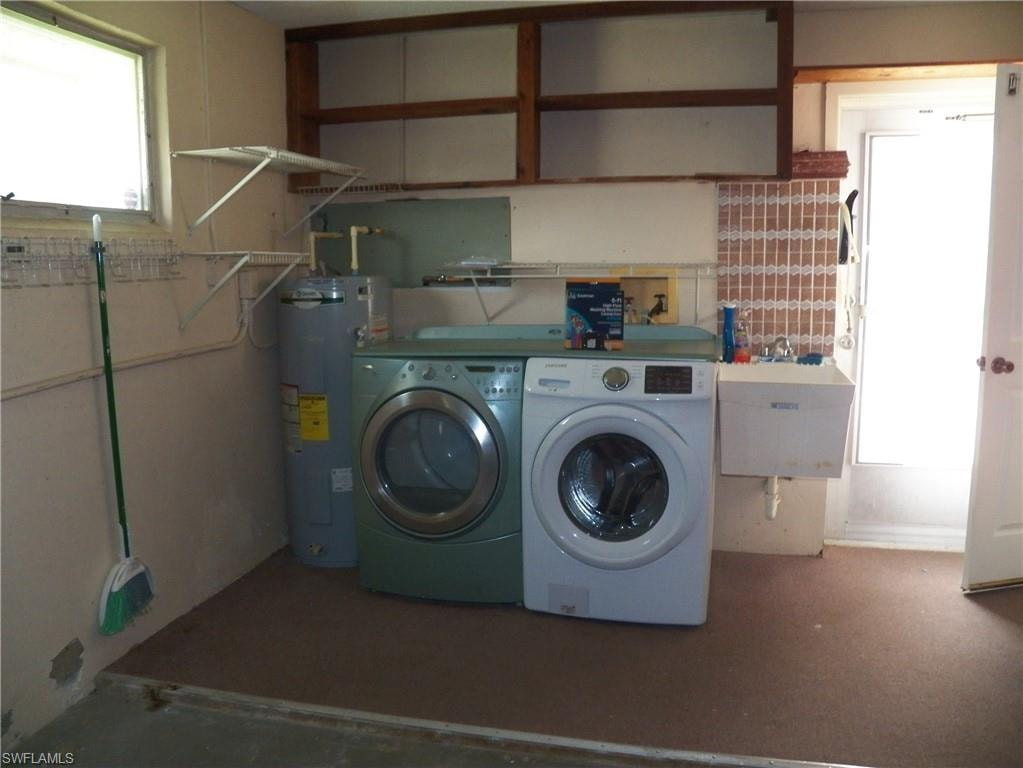 Garage laundry area & door to the lanai