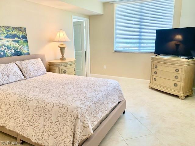 GUEST ROOM WITH QUEEN BED