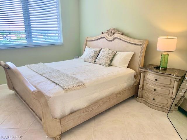 GUEST WITH KING BED