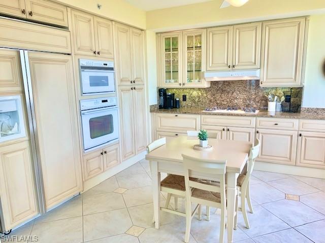 EAT IN KITCHEN