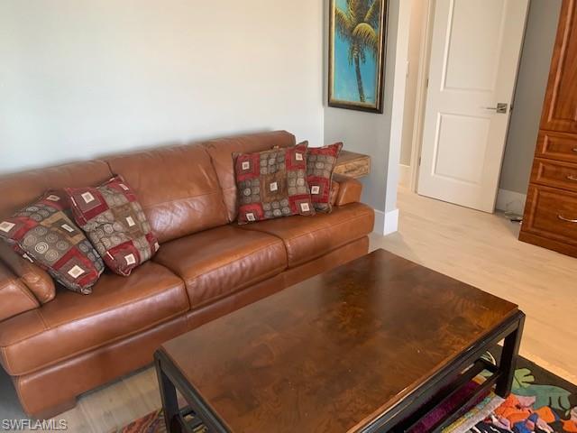 MURPHY BED/DEN AREA